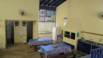 San Marino, Ubatuba Praia Grande , temos WLAN, Piscina, Churrasqueira, Sauna, Elevador, Garagem com portão automático !